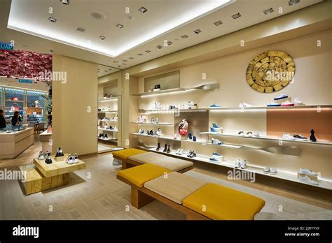 louis vuitton - klcc reviews